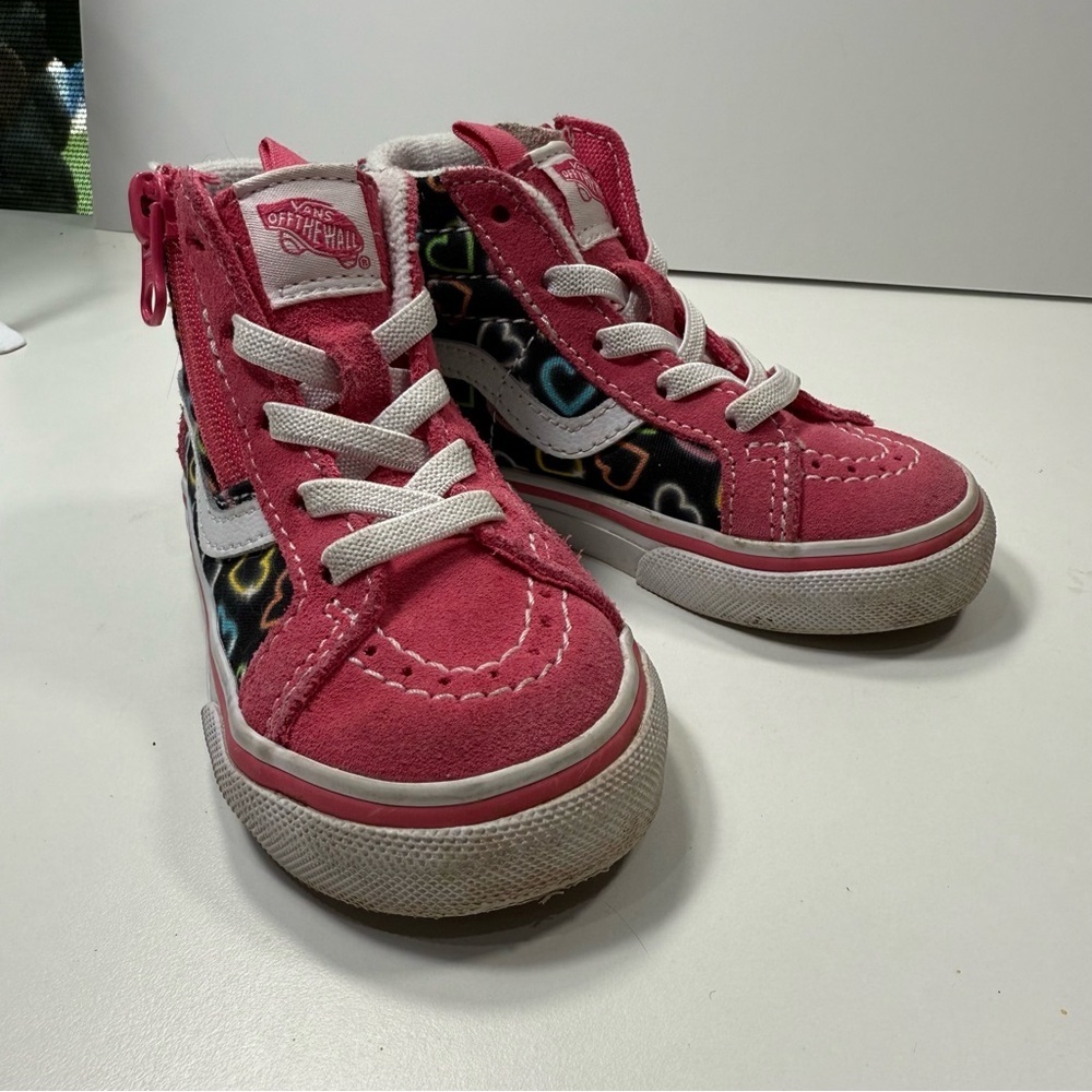 Vans Toddler Sk8-Hi Reissue Side Zip Sneakers‎ in the Neon Hearts Toddler Size 5